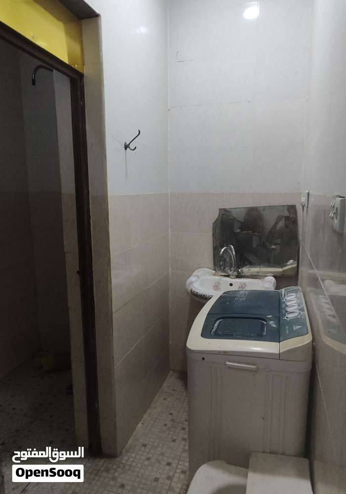 وعلى بركه الله تعالى 
يتوفر بيت للبيع طابو ملك صرف زراعي عراقي 
المساح275 متر

يحتوي البيت على 4غرف منام ودانيه 
وصاله ومطبخ وصحيات داخليه وخارج

المنطقه هادئهه والجوارين طيبين 
جوارين نعمه من الله 

عنوان تنومه كباسي
السعر88 مليون وبي مجال للشراي 
للاستفسار اكثر اتصل ***********
*********** شط العرب, البصرة
