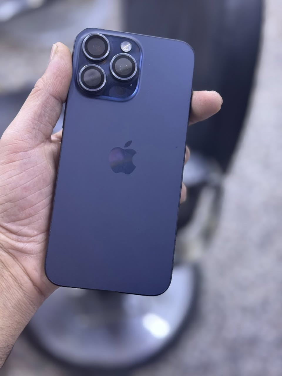 السلام عليكم شباب ١٥ برو ماكس ذاكره ٢٥٦ بطاريه ٨٨ نظيف فقط شاشه مبدله وسلم حلوه السعر ٧٥٠ وبي مجال
للاستفسار***********
