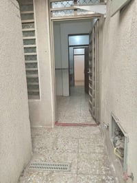 مشتمل للإيجار في منطقة الشعب   مقابل مدرسه السيف العربي   يحتوي على اس...