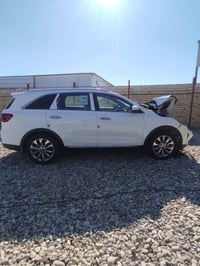 للبيع سورنتو 2020 رقم بغداد بأسمي ماشي 40 الف السيارة مكفولة عدا الحاد...