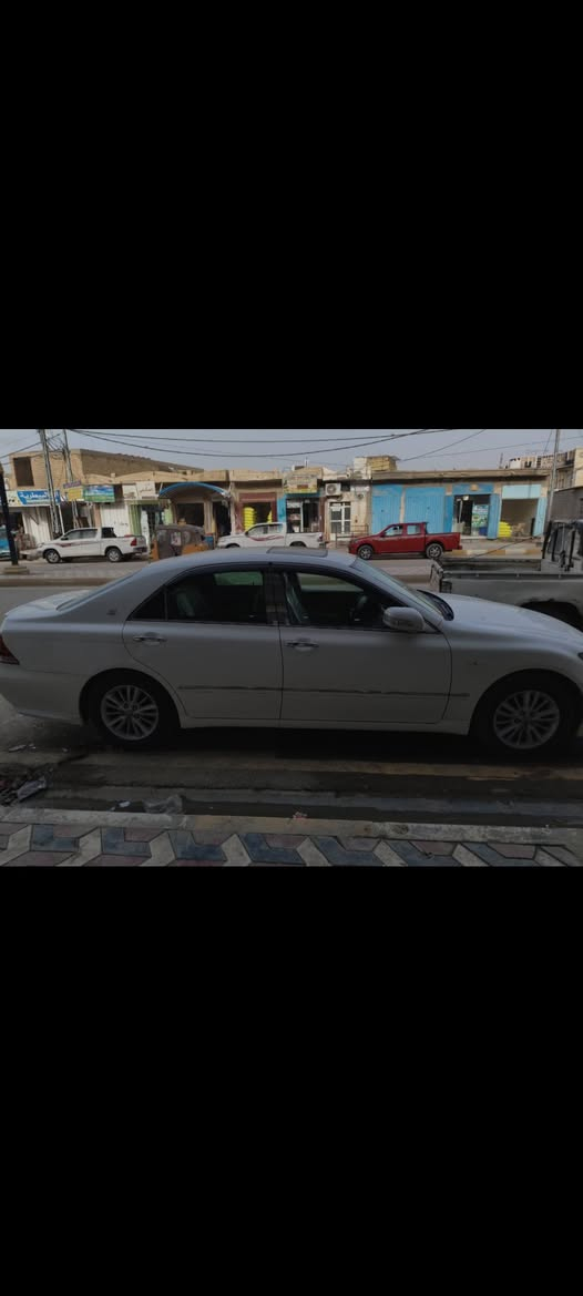 عندي شاهينه موديل ٢٠٠٥ باسمي كلش حلوه وجديده ومكفوله ارقام واصوليات ومحرك وكير ٤ دكمه فتحه بالقماره 
***********
