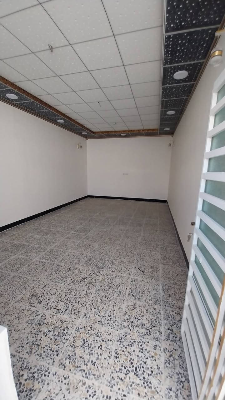 دارللبيع ٢٠٠م زراعي
البناء طابوك جمهوري 
الأساس وسكف صب كونكريت
غرفتين وصاله ومطبخ واستقبال وحمام داخلي وخارجي عنوان الدار البراكية شارع المعمل 
مراجعة مكتب بغداد للعقار 
    بادارة أحمد الكريطي.       
      ***********
