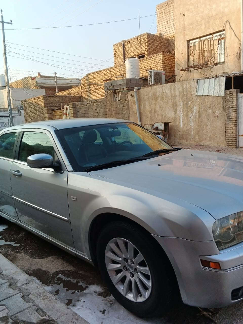 السلام عليكم اوباما موديل 2010اصل اربع چوكات كندية السيارة مابيها ضربة بيها رشات صبغ اثر خياس معروفة
 كير مكينة حدادية امامي وخلفي تبريد وتدفئة قطعتين
جاهزة السيارة 
العنوان العمارة 
السعر115 بيها مجال

***********

