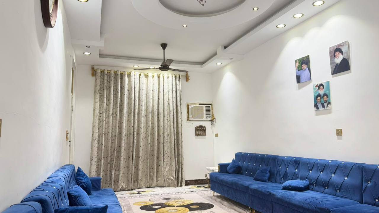 السلام عليكم
بيت  عد ال معالي قرب محطه الغاز المساحه 185 متر  البناء طابقين   الطابق الارضي يتكون من غرفتين  وصاله واستقبال وطارمة  ومطبخ حار/ بارد  ومجموعة صحية داخلية وخارجية بالإضافة الى حمام داخل الغرفة

الطابق الثاني يتكون من غرفتين وصاله وحمام كبير  

السعر/ 80  وبيه مجال... 
 

 للاستفسار الاتصال على الرقم 

 ***********
