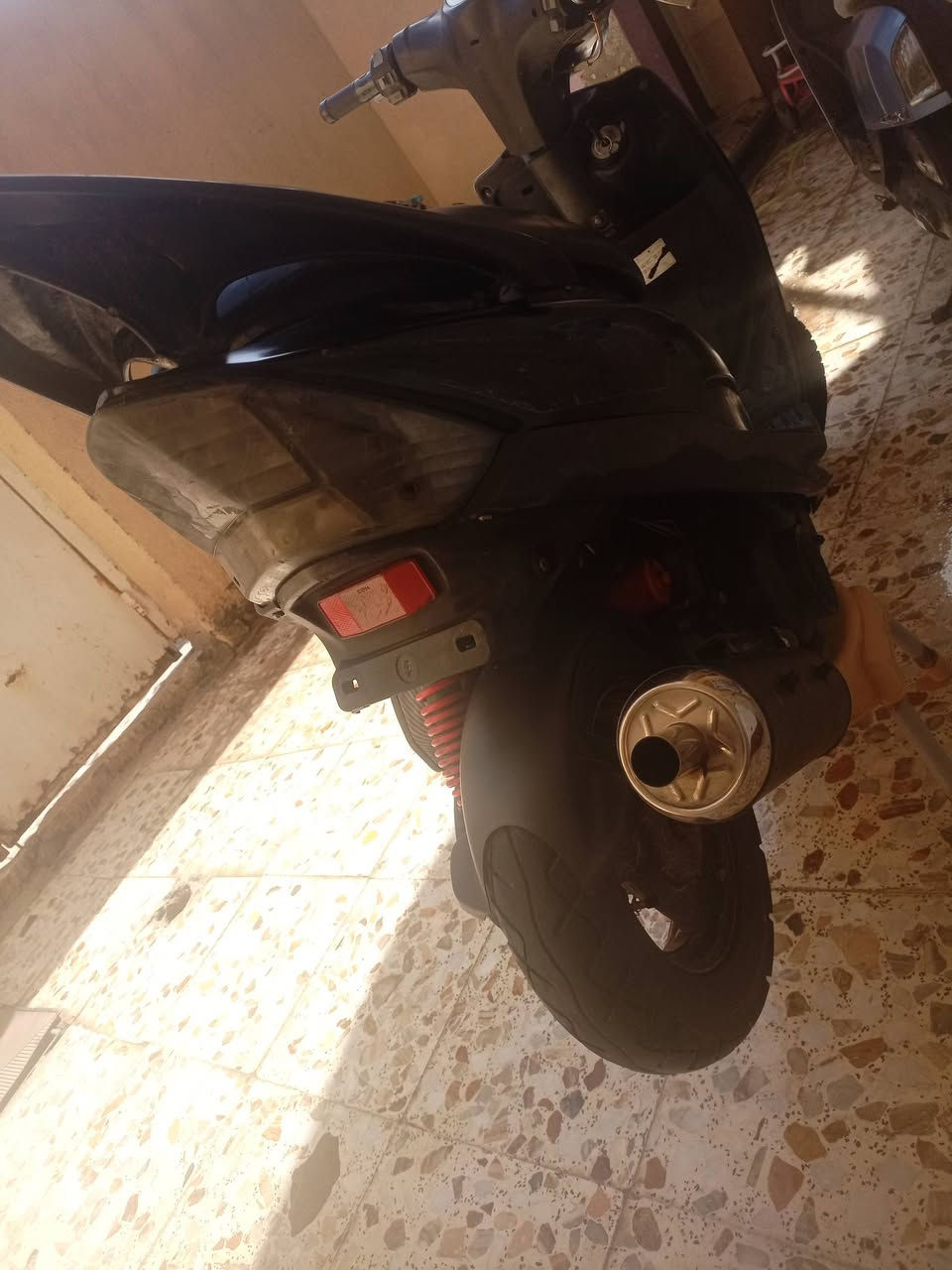 سلام عليكم دراجه ماكس عدله مفتوحه لغرض التزويد بوشه 55 كهربائيات كامله كلها سلف هندر مانقصها شي
دبل امامي تزويد 
تخم تاير نضيف 
عنواني ناصريه مركز 
للاستفسار : ***********
