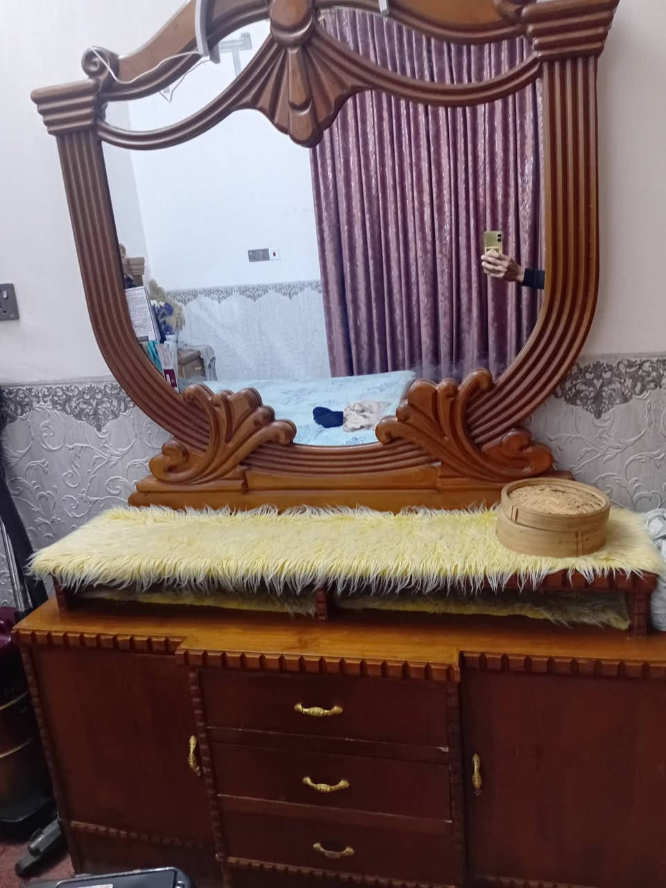 السلام عليكم 
غرفه نوم نضيفه جدا نجاره عراقيه درجه اولى للبيع السعر مليون او ربع 
العنوان بابل حله حي الجزائر 
***********
