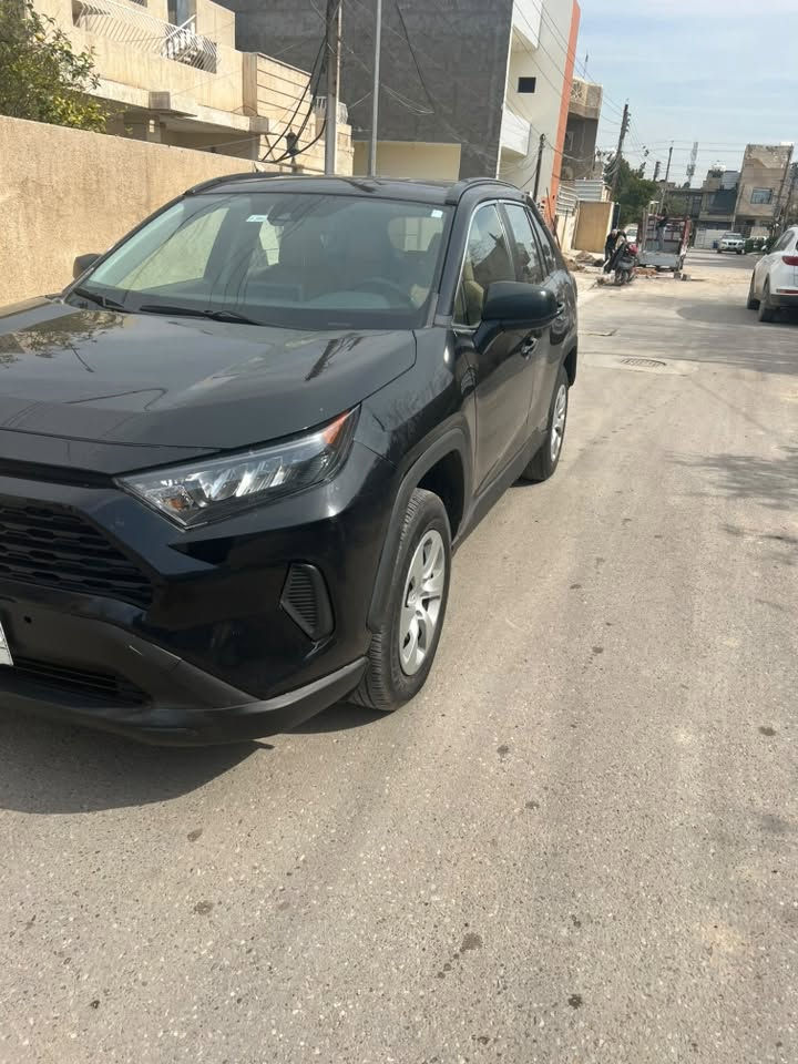 تويوتا رافورموديل 2021 حادثه موضح صور جاملغ خلفي مبدل اصلي وباب وره سايق اصليه وباب صندوك طخة بي ومبدل ومصبوغات سياره اني مستورده واسمي جديده ماشيه 22400 الف ميل ايرباك كشن فقط السعر 205 $ وبيه مجال للتفاوض فئه le موجوده سياره بغداد حي العامل وترهم مراوس حسب قناعه وترهم اقساط اذا مقدمه زينه تنضاف 20$ على سعر سياره. ***********.   ***********

