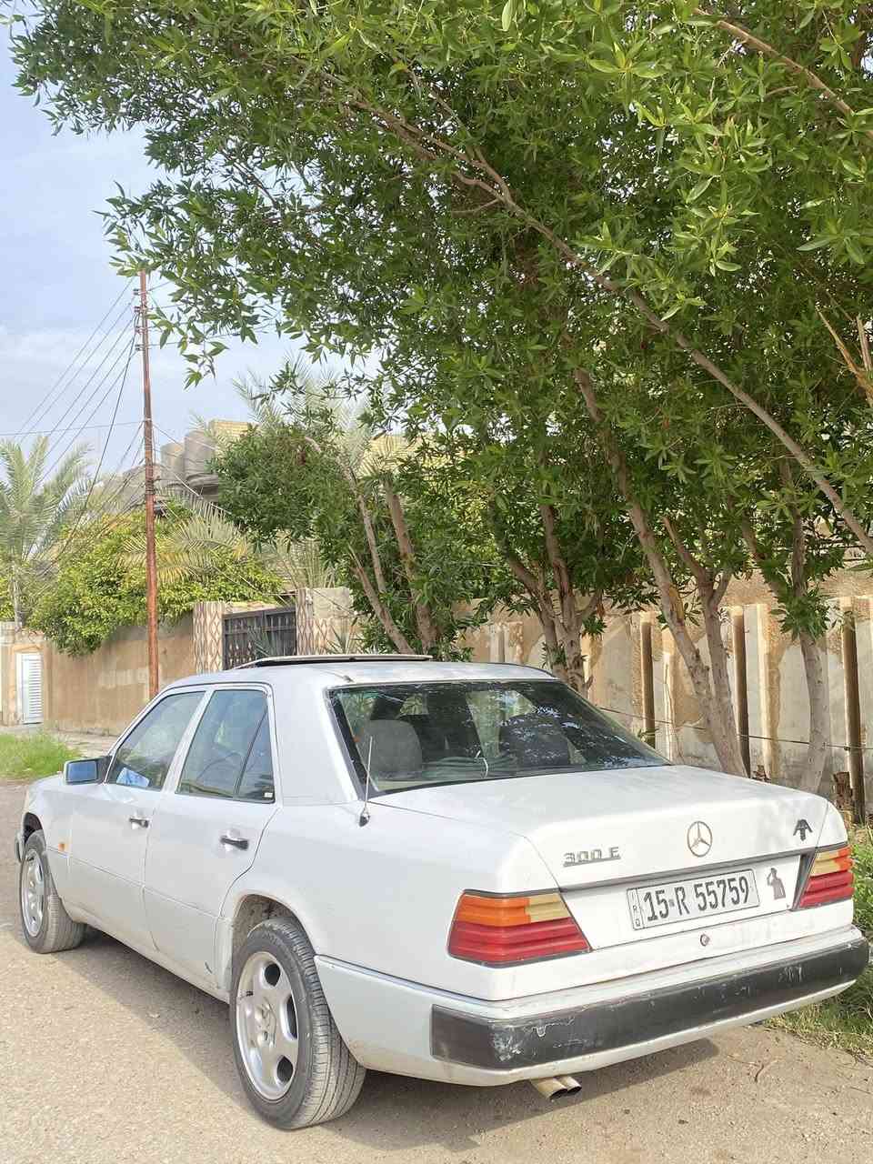 السلام عليكم
مارسيدس دب E300

محرك بطة 2500 قبق اسود 
موديل 88

معدل وشلعة كلش حلوة 

منضومة احتراق بنزين  جديدة كلها 

تخم تاير 

صدر امامي خلفي جديد  

بيها خياسات خفيفة 

بيها قاعدة وحدة مصلحها  

كمبريسر شغال  راديتر جديدة بلصندوك  يحتاج مراوح فقط 

غرفتها70/100

تعال شوفها بيك خير ودال

السعر 46 وبيهامجال  

مكان ديالى ناحية ابي صيدا 

رقمي ***********

مراوس حسب القناعة
