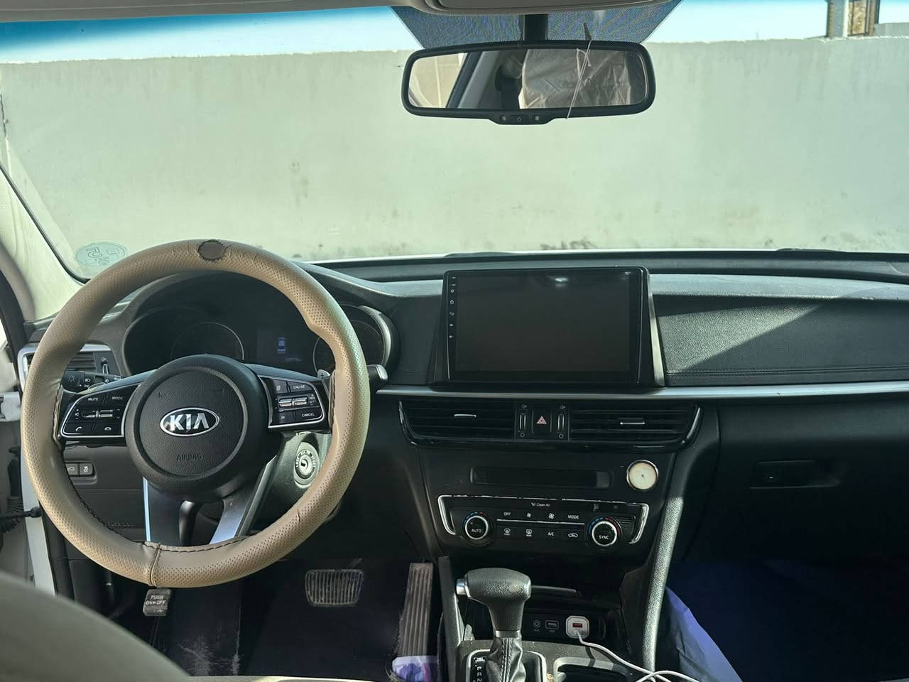 سيارة جديده وحلوه استخدام بيت
مديل2019
وارد خليجي
كفاله عامه 
كشر
مكينه
كير 
تحويل ثاني يوم
سياره ماشيه120 الف
تخم تاير جديد
سياره ما متعوبه 
سعر180$وبيهه مجال الطيبين 
رقم الهاتف***********
