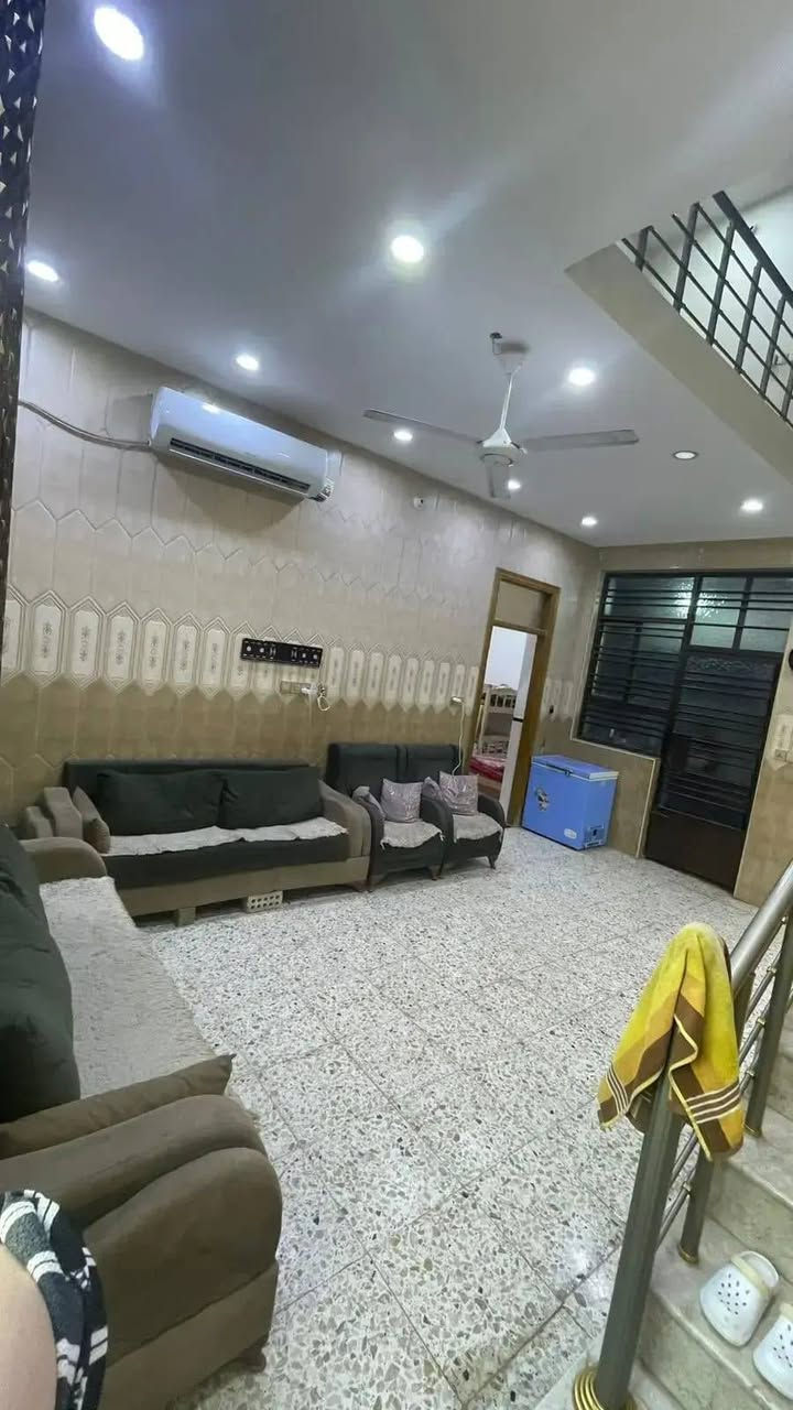 السلام عليكم بيت زراعي مساحه 100متر واجهه10×10 طابق ونص يحتوي على غرفتين واستقبال معزول وصاله وبيتونه المكان السده الجديده بكاع بيت اغلام للاستفسار خاص ***********
