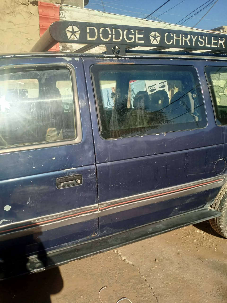 السلام عليكم دوج للبيع موديل 95 رقم الانبار مشروع وطني نقصها بس كشن خلفي النظافه مثل م اشوف بعينك كدامك متواجد على الفيس وعلى خط هاتف ***********
