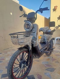 ماطور شحن للبيع بس يحتاج تبديل عقل مابي غير هاذ العطل و بي بعض الملحقا...