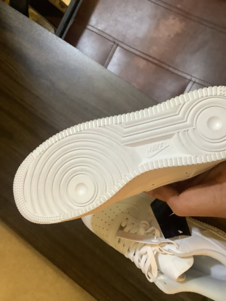 حذاء نايك Nike Air Force 1  اصلي قياس 45  سعر 50 وية توصيل  مكاني ديالى بعقوبة عندي توصيل إذا ما تقدر تراسلني اكتب في تعاليق واني أراسلك


**إذا كنت صاحب هذا الإعلان وتريد حذفه لأي سبب، رجاءا أرسل رسالة إلى الدعم الفني**