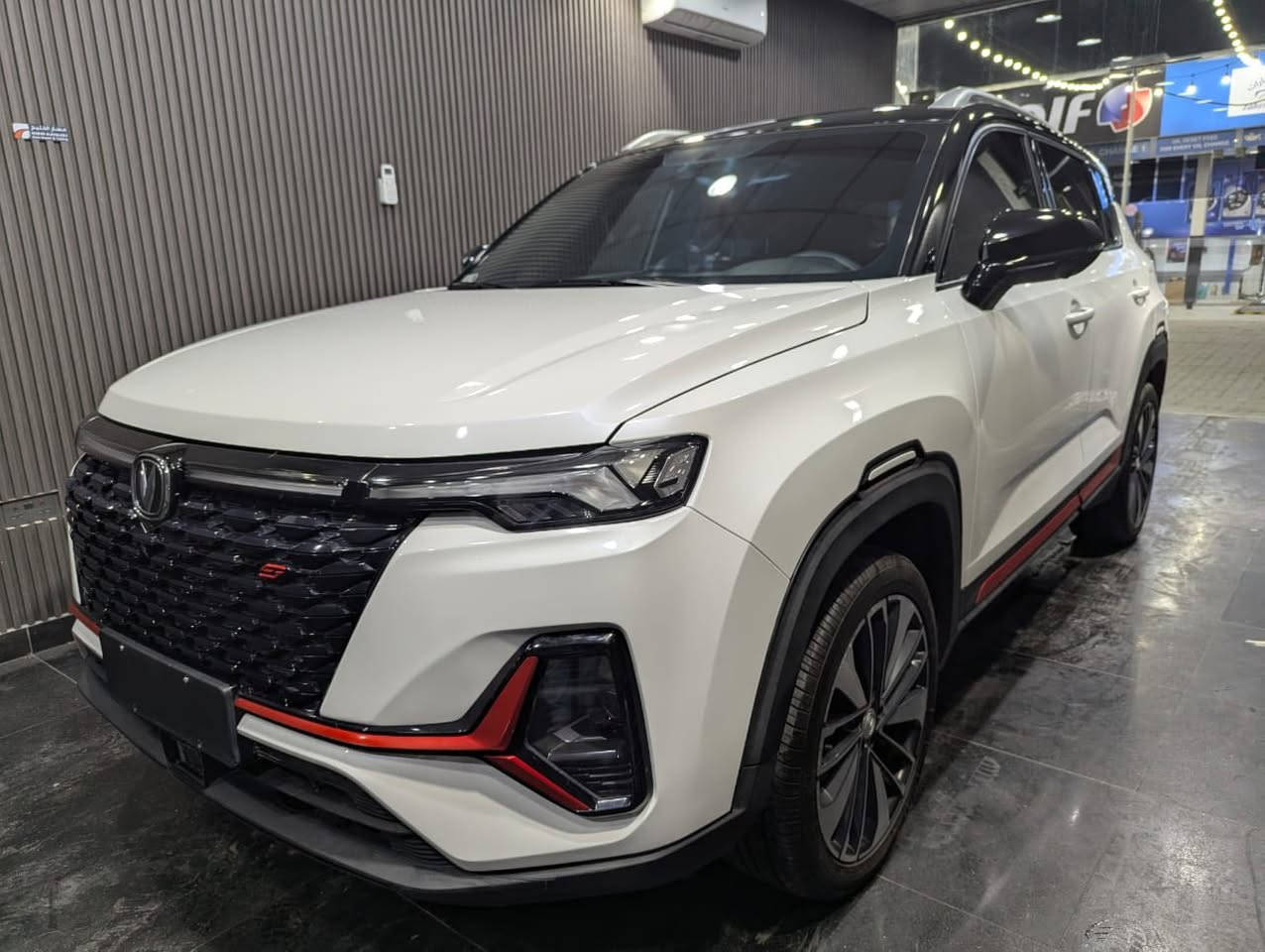 السلام عليكم 
اللبيع شنجان s35
اليكم التفاصيل الآتية:

🚘 خليجي 
🚘 الموديل 2024
🚘 سعة المحرك 1,5L 
🚘 مرتبط بناقل حركة أوتوماتيكي 
🚘 
🚘 حساسات أمامية 
🚘 حساسات خلفية
🚘 لايت زينون + LED
🚘 كشافات 
🚘 بك لايت LED 
🚘 حجم الاطار 235/60R18 
🚘 ويل كب 18‼️
🚘 فتح الصندوق كهرباء 
🚘 بانوراما ‼️
🚘 اريل نفكيتر 
🚘 هاند بريك بصمة 
🚘 مفتاح التشغيل بصمة 
🚘 دشبول شاشة 
🚘 شاشة 
🚘 كاميرا دوارة
🚘 4 كاميرات °360
🚘 المقاعد جلد  
🚘 حركة مقعد السائق كهرباء 
🚘 المودات والأوامر الصوتية
🚘 مثبت السرعة Cruise 
🚘 أوضاع القيادة  Drive Mode
🚘 فحص أنظمة السيارة 
🚘 مقود جلد حياكة رياضي 
🚘 حساسات ضغط اطارات
🚘 تبريد شاشة مناخين منفصلين 
🚘 قطعتين تبريد 
🚘 أوضاع القيادة DRIVE MODE 
🚘 ا ABS  
🚘 أوتو هولد 
🚘ا ISOFIX  ايزو فكس
🚘 نظام مانع الانزلاق
🚘 تتسع المقصورة الداخلية ل 5 راكب 
🚘 اشارة في المرايا الجانبية قابلة للطي 
🚘 مخرج منفذ الطاقة ⚡
🚘 شاحن هاتف Wireless 
🚘 ا  Bluetooth / USB 133

تصال ***********
