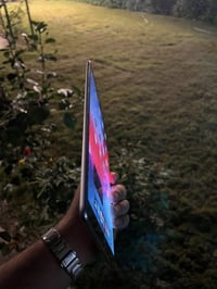 ايباد ١٠ ذاكره بطاريه ٩٣ ذاكره ٦٤ الجهاز كلش نظيف وكلش رخيص لوما محتاج...