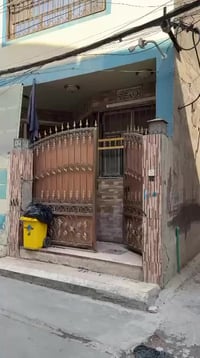 …للبيع… 🏡بيت حديث للبيع  📐مساحه = 80 متر - واجهه = 9 متر  🏯طابقين و نص...