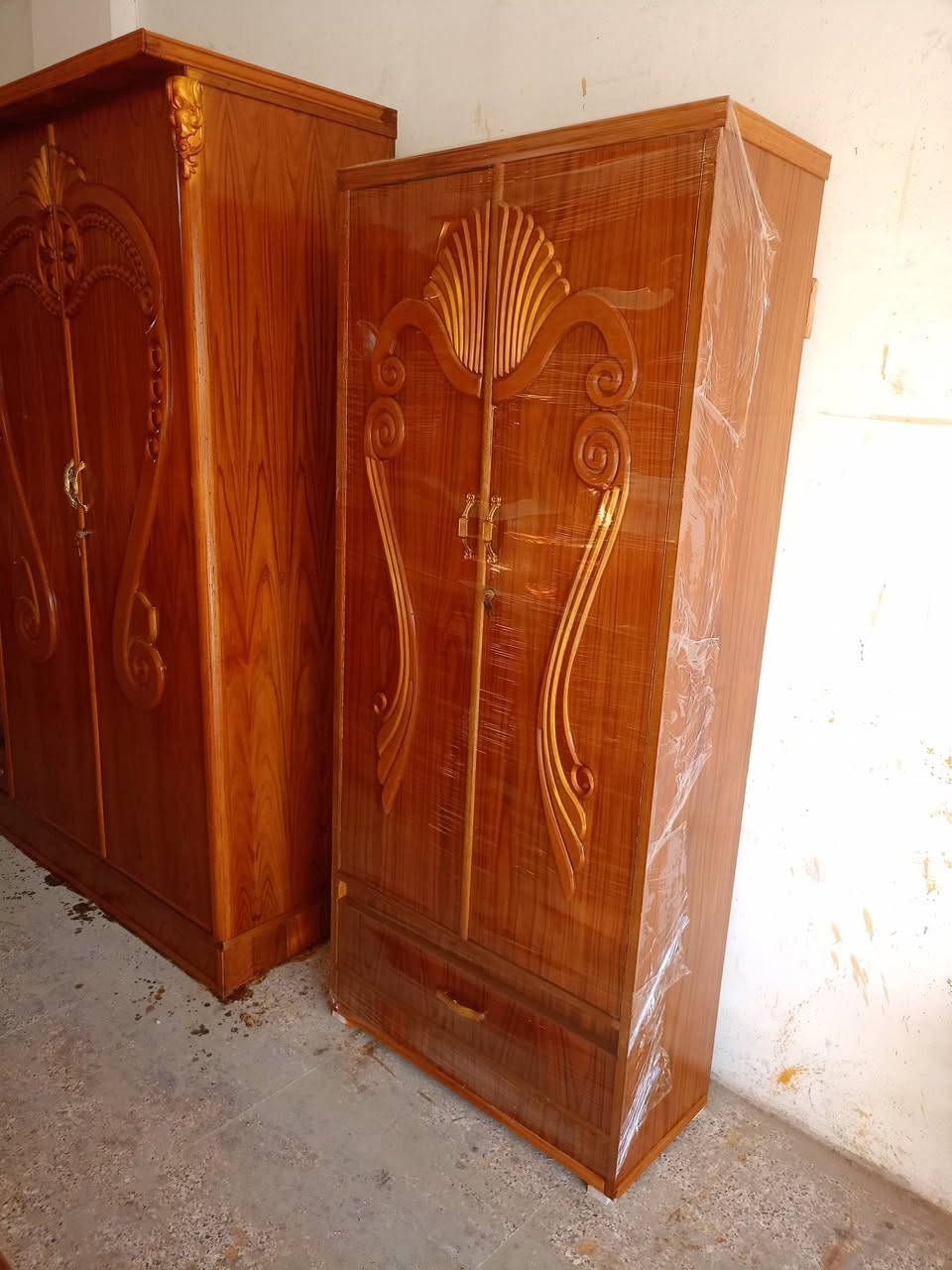 غرفة نوم عراقي مستخدم اخو الجديد وباسعار مناسبة شغل درجة اولى مرتب ضهر جرجوبة السعر 600 وبيها مجال للطيبين 
رقم الهاتف ***********
