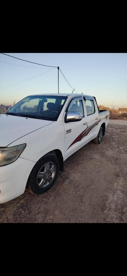 سلام عليكم بيك اب تيوتا هايلوكس موديل 2014كويتي
ماشية 170الف رقم بغداد 
شاصي 19
تحويل مباشر مكانها بغداد
السيارة بيها ملاحضات بارد
للاستفسار 
***********
***********
