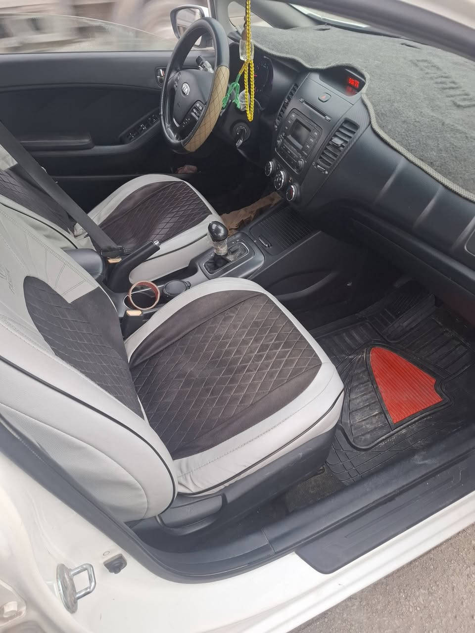 سلام عليكم سياره سيراتو مديل 2016 فول ماعده اسويج مو بصمع وخليجي تبريد خلفي تحكم مري وموري شفاط وتحكم ستيران وفتحه سقاف ورقم اربيل بسم شركه ورقم الجديد انكليزي وسياره احله من الصوره وماشيه 119الف  حقيقي وماعيزه برغي وراعي السياره بل نجف والشراي بي خير ويدلل  وغير متواجد عله الفيس وراعي للسياره موجود رقمه ***********
