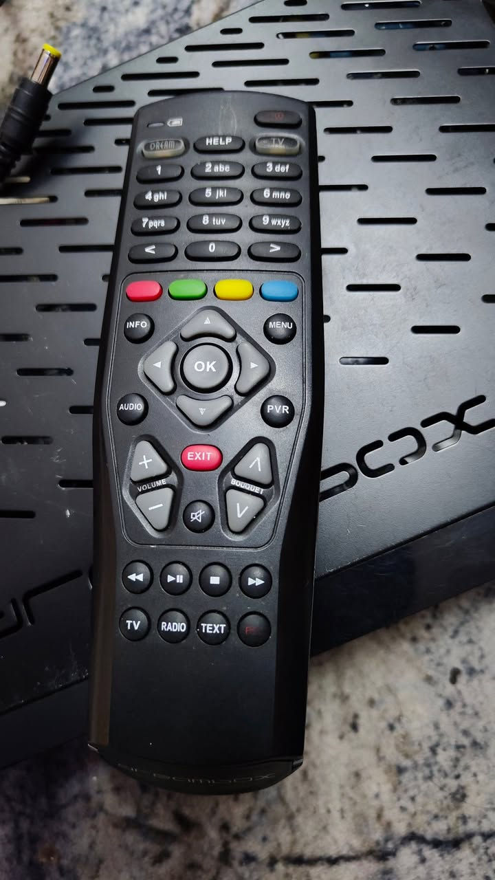 السلام عليكم 
متوفر جهاز دريم بوكس 920 الترا فوركي 
الجهاز نضيف مع هارد 500 كيكا + رام 
الجهاز فقط ريمونت +محوله + رام + هارد بدون كارتون 
للبيع او المراوس حسب القناعة 
سعر الجهاز 375 مع التوصيل المهتم يتفضل خاص


**إذا كنت صاحب هذا الإعلان وتريد حذفه لأي سبب، رجاءا أرسل رسالة إلى الدعم الفني**