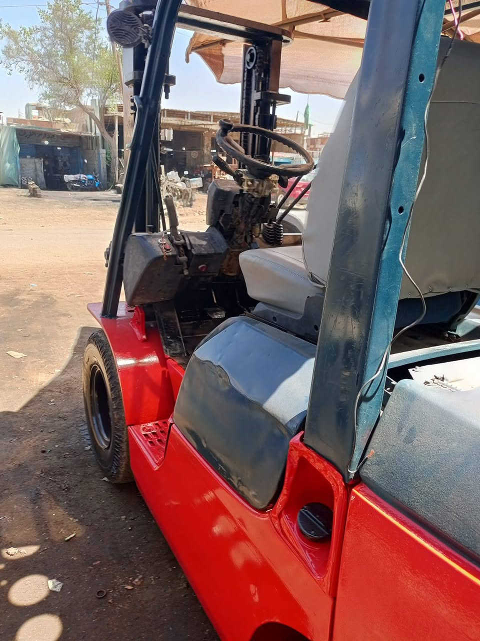 رافعه شوكيه للبيع حجم طنين ونص بانزين كلش حلو اي نقص مابيه سعره 40 ورقة وبيه مجال للطيبين مكان كربلاء 
***********
