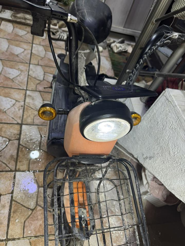 دراجة حجم 14 شحن مستعملة للبيع موديل 2025 الدراجة صغيرة يعني مو مال اعمار جبيرة يعني حسب كبرك انتَ الدراجة نظيفة البايدرات شايلهن لان مابيهن فايدة والمرايات هم شايلهن هنة والاراقم وكلهن موجودات تاخذهن وية الدراجة الدراجة مبدللهة بطاريات جدد يعني ميحتاج تبدل بعد والحساس شايله يعني متقرة سرعه لان حاطلهة عقل اقوة حتى تمشي اسرع الدراجة الشاشة مابيهة شي وبلوتوث وهورن واشاير وكلوب لد عالي وناصي و 3 سرع الدراجة وبصمه الدراجة وموجودة الاحتياطية ويعني هية بعد هم ماشيه بالشارع هواي تاخذهة هية على كد فلوسهة سعرهة ب180وبس الشراي يخابرني وبيهة مجال كلش كلش بسيط للشراي مال حگ الجية مكاني بغداد حي الاعلام رقمي***********
