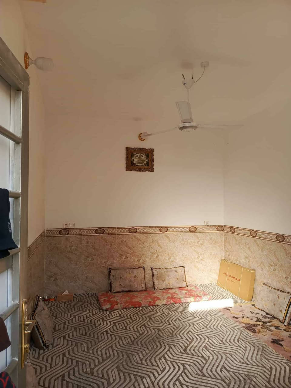 #دار للبيع  100م  #السعر 40 مليون 
يحتوي علىٰ غرف وصاله وستقبال ومطبخ وصحيات 
#نجف شارع صب مقابيل العسكري #عامود، 236 شارع مول المزرعه  بالبداية  ريتاج المندوبه المندوبة علا للعقار
***********
#اتصال +واتساب
