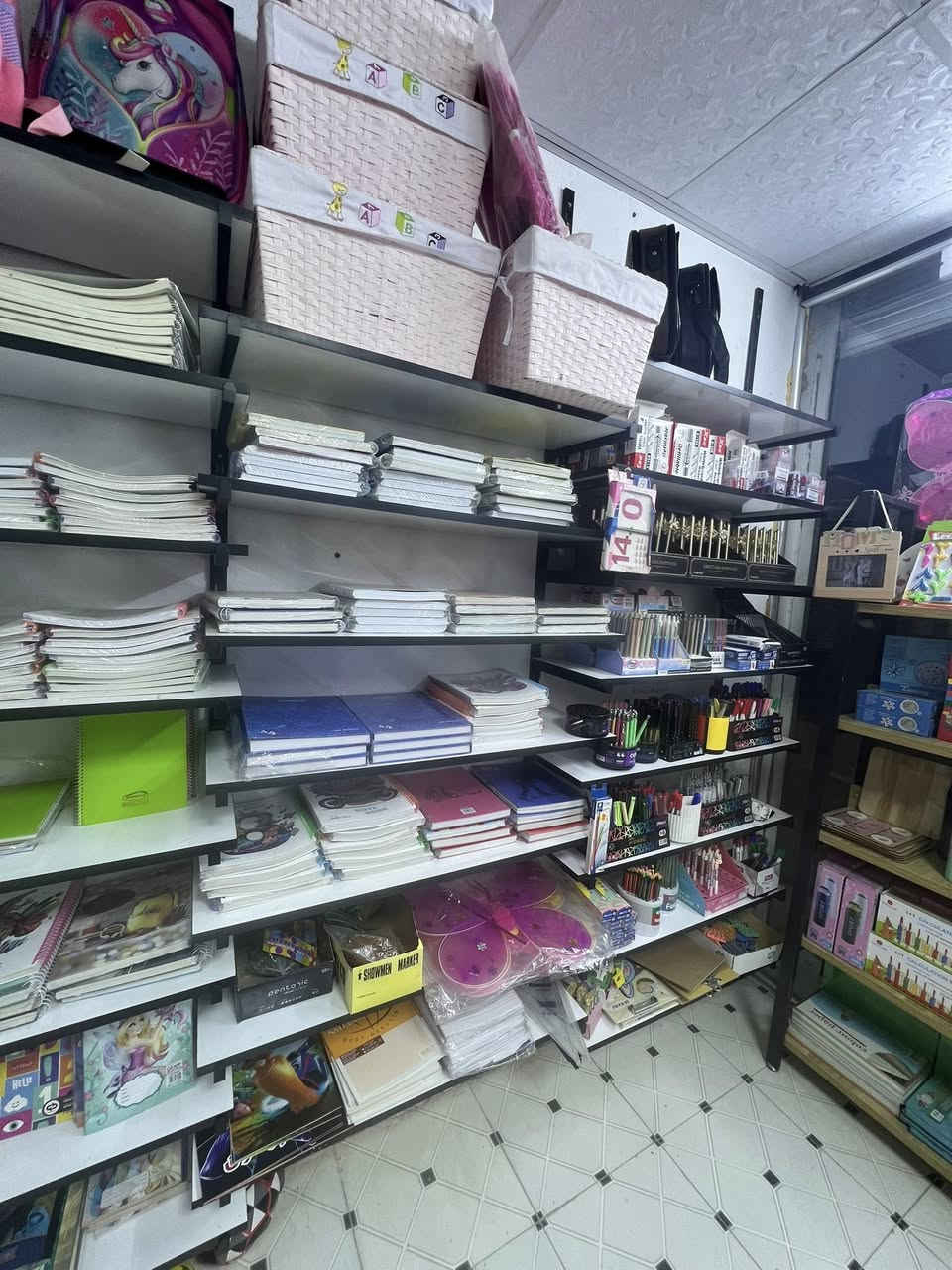 بسعر مناسب جداً 🔥 

مكتبة متكاملة للبيع مجهزة بقرطاسية والعاب وكل مايحتاجه الطالب من مستلزمات سبب البيع عدم التفرغ
موقعها حيوي وبجوار 3 مدارس نشطة 
(طويريج/حي العسكري/ شارع مدرسة السلام) 
للاستفسار اكثر التواصل على الارقام التالية حصراً: 
*********** 
***********

