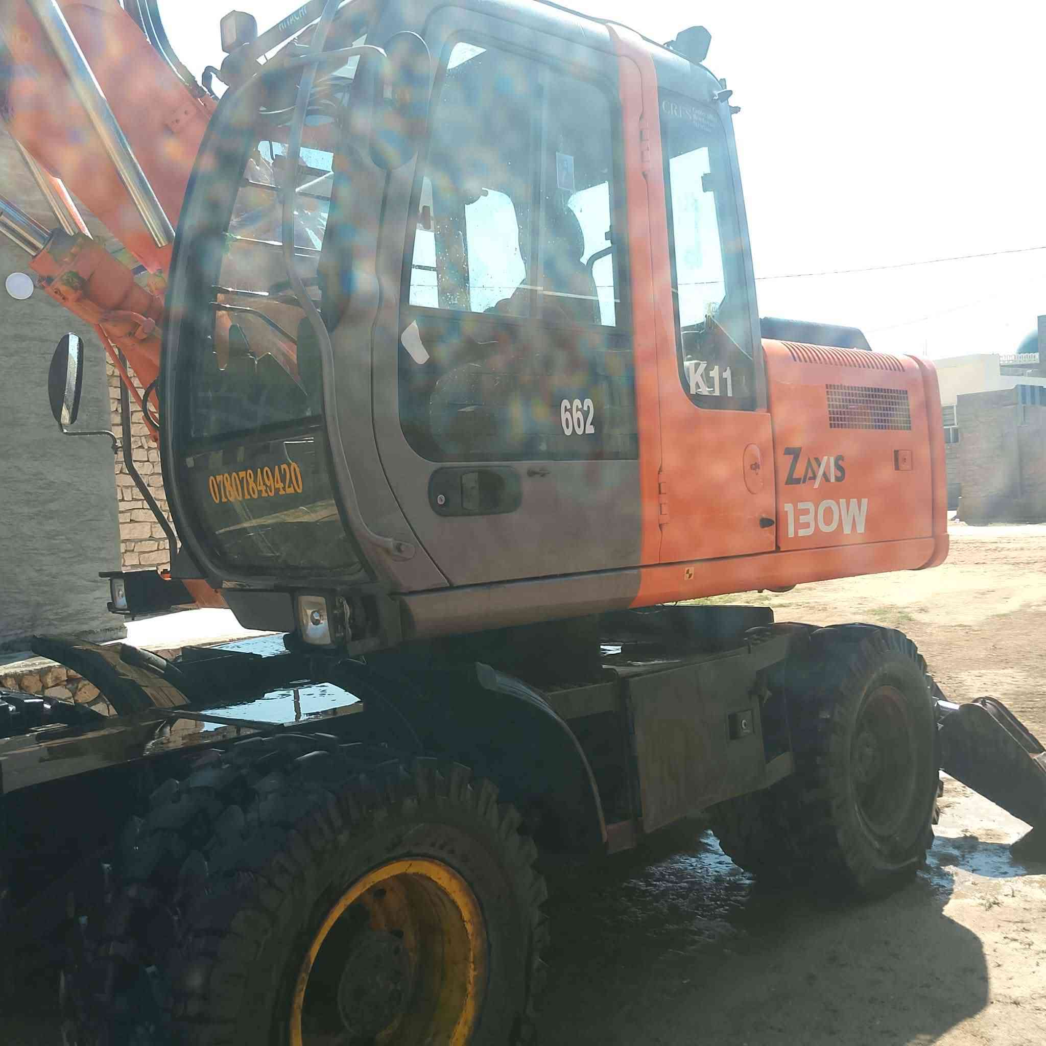 للبيع حفاره هيتاش زت موديل2005  جب ٣قطع للاستفسار ***********
