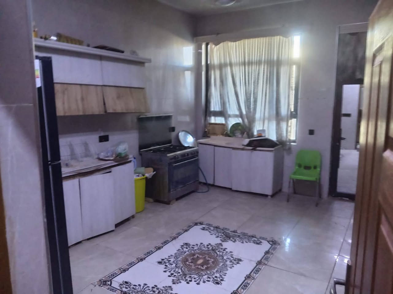 سلام عليكم بيت للبيع المساحه 200 متر ركن وجه 10 نزال 20 طابقين الطابق الثاني هيكل بعده كامل خدمات سند 25 السريدات القديمه مربع الثالث قرب اسواق حموشي للاستفسار ***********
