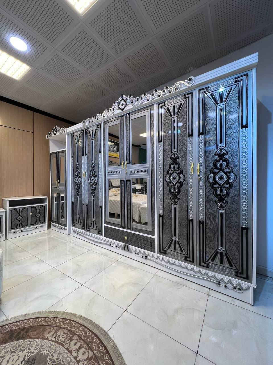 غرف نجاره عراقية

تتكون من ١٠ قطع 

عرض الكنتور٣مترات و٢٠سم

ارتفاع الكنتور مترين و٤٥سم

السرير بلوك ٦ ارجل

طول السرير 200 سم 

عرض السرير 160 سم 

الضهر شد براغي

الزاويه بارتفاع الكنتور 

الشازلون والطابوريه 75 الف 

الدوشك 150 الف  ضمان ٥ سنوات

السعر مليون فقط. 

للاستفسار خاص أو واتساب  

***********
