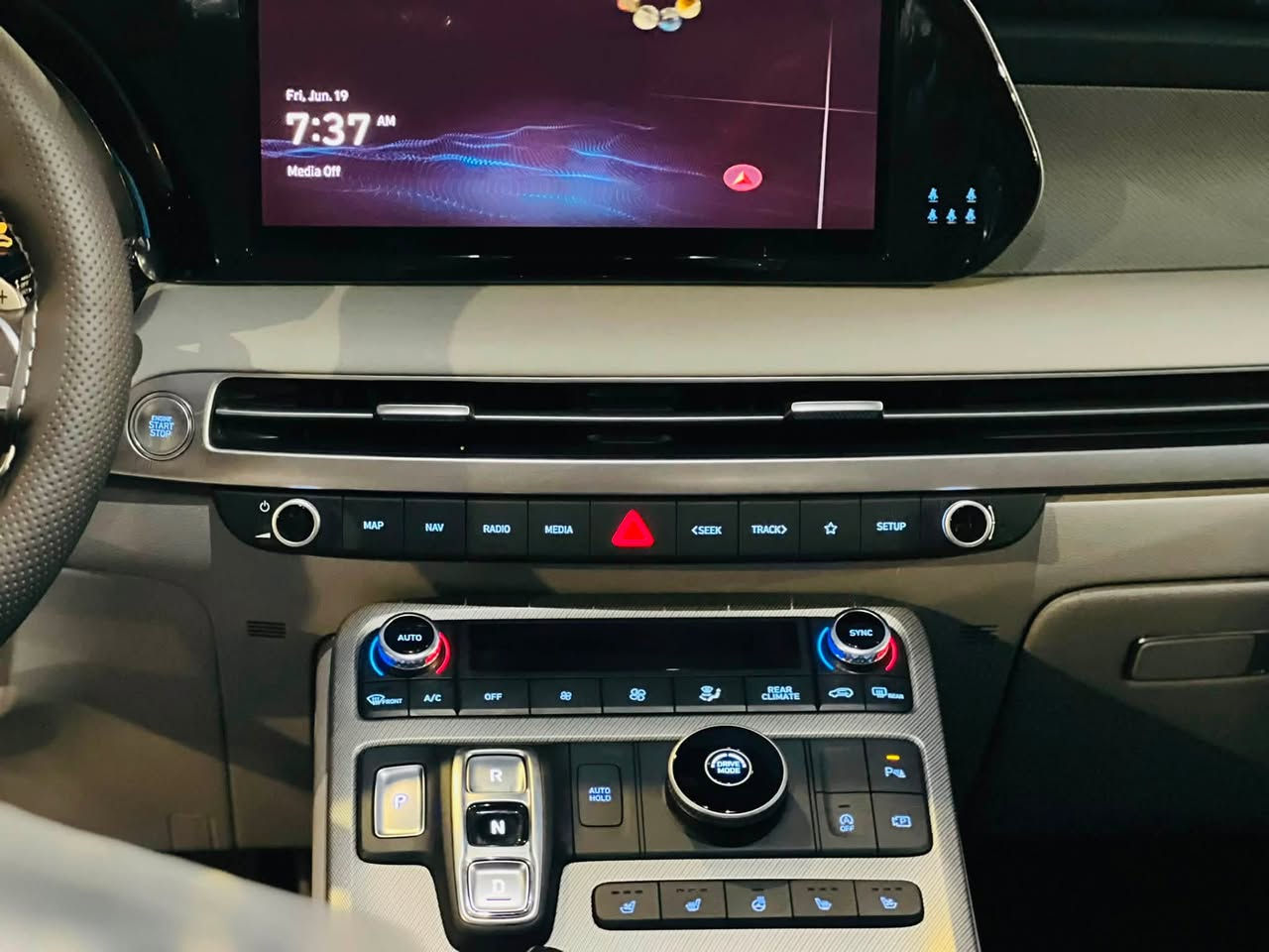 🚘 للبيع | هيونداي باليسيد 2025 لمتد (Limited) 🚘

✨ اللون: سلفر
📍 الموقع: الفلوجة
🚘 رقم: الأنبار
📖 داخلة على كتاب الشهداء
📏 الممشى: 19 ألف كم فقط

المواصفات:
✅ محرك V6 سعة 3.8 لتر (295 حصان)
✅ ناقل حركة أوتوماتيك 8 سرعات
✅ تشغيل بصمة ودخول ذكي لجميع الأبواب
✅ شاشة عدادات رقمية 12.3 إنج
✅ شاشة معلومات وترفيه 12.3 إنج
✅ نظام ملاحة (Navigation)
✅ Apple CarPlay وAndroid Auto
✅ شاحن لاسلكي للهاتف
✅ نظام صوت Harman Kardon الفاخر
✅ كاميرات 360°
✅ كاميرا النقطة العمياء داخل شاشة العدادات
✅ حساسات أمامية وخلفية
✅ رادار أمامي مع الكبح التلقائي
✅ مثبت سرعة ذكي (Smart Cruise Control)
✅ نظام المحافظة على المسار ومساعد القيادة على الطرق السريعة
✅ مراقبة النقطة العمياء والتنبيه من حركة المرور الخلفية
✅ فتحة سقف 
✅ مقاعد جلد فاخرة
✅ تبريد وتسخين للمقاعد الأمامية والخلفية
✅ تدفئة المقود
✅ ذاكرة لمقعد السائق
✅ مقاعد كهربائية
✅ تكييف أوتوماتيك ثلاثي المناطق
✅ ستائر جانبية للمقاعد الخلفية
✅ باب خلفي كهربائي ذكي
✅ جنوط ألمنيوم قياس 20 إنج
✅ إضاءة LED أمامية وخلفية كاملة
✅ 7 مقاعد  للعائلة
✅ عدة أنظمة أمان مع وسائد هوائية متعددة

🚗 السيارة بحالة ممتازة جدًا حادثها جاملغ ايسر فقط ، استخدام شخصي، جاهزة للفحص بأي مكان، ولا تحتاج أي مصروف.

📍 العنوان: الفلوجة
📞 للاستفسار: ***********

