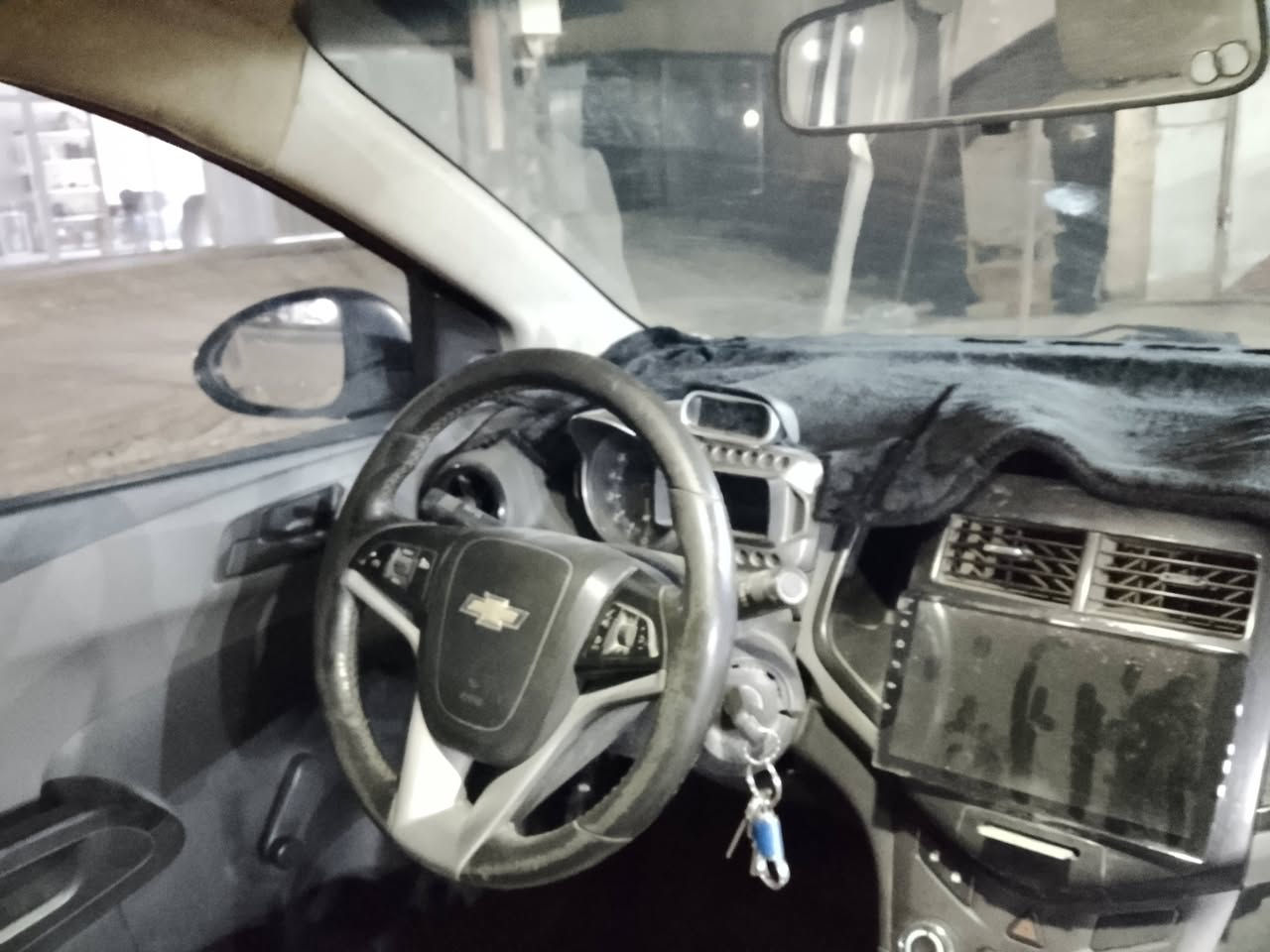 السلام عليكم شوفرليت سونك 2012 السياره 1600 خليجي المرغوب 
محرك جديد لاتنقيص ولا تبخير  تبريد ثلج  السياره جاهزه ترايك وين متريد  السياره بيه الجامغ الامامي جهت السايق وشويه رصعه بلبنيد السياره باسمي رقمهه كربلاء مشروع وطني وباسمي السياره تحويل شوكت متحب  سنويه مجدده لل29  السياره بيه عته بسيطه بلكير  وللعلم الكير جديد ما صارله 6 اشهر من بدلته وكلو شغلته بسيطه 
السعر  58 وبي مجال بسيط  *********** الرقم بي واتساب
