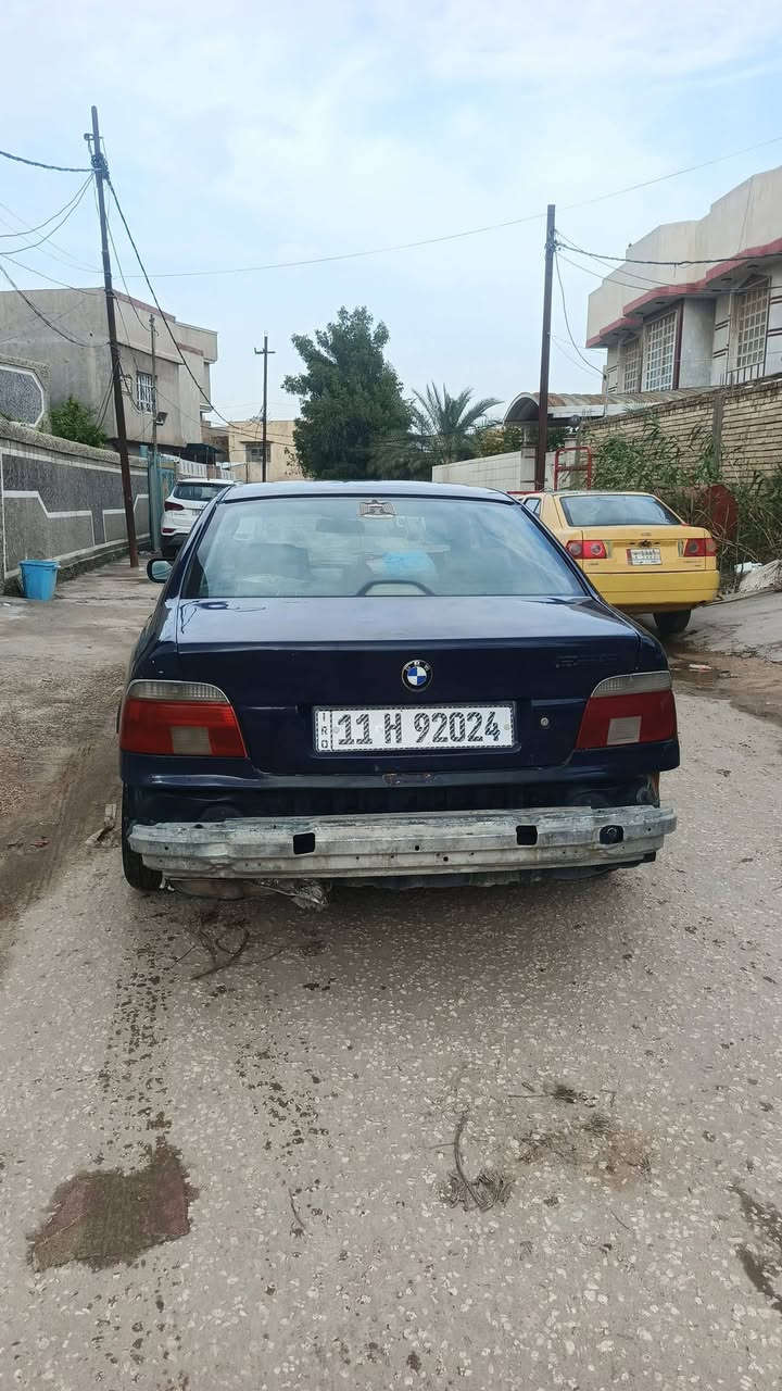 سلام عليكم اخوان سياره بي ام صقر موديل السياره (2000) سياره جاهزه وخير من الله مكينه 530 توني شاده حاويه سنويه ل (29) تنتهي صدر امامي جديد والخلفي نص عمر سياره حلوه وكاعده بيه نواقص بسيطه سعر السياره 63 وبيه مجال للاستفسار الاتصال *********** مكان السياره بابل الحله
