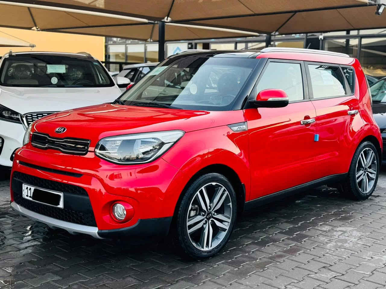 كيا صول موديل 2017  
خليجية 
استيراد شركة الدوليه 
رقم بغداد  بأسمي الانكليزي 

هزه وسنويه الى 2030
ماشيه 43 الف كيلو متر  
سياره جديدة وبوضع الشركة 

مكفوله كفالة عامة 
محرك 1600 دوش 

ملاحظه ( الصول الخليجي يجي فقط 1600 دوش ) 
  
مواصفات
مري شفط / اشاره بالمري 
يدات نيكل / حساس اطارات 
 بانوراما  / حساسات خلفية 
تحكم ستيرن جهتين 
ويل كب نجمة 
مثبت سرعة 
بلاجكتور
  كامرة خلفية اصلية وبعد بيها مواصفات 
السيارة جديدة بمعنى الكلمة ومنفوضة من كلشي وباسمي 
للأستفسار / *********** 
مكان السياره كربلاء الملحق
