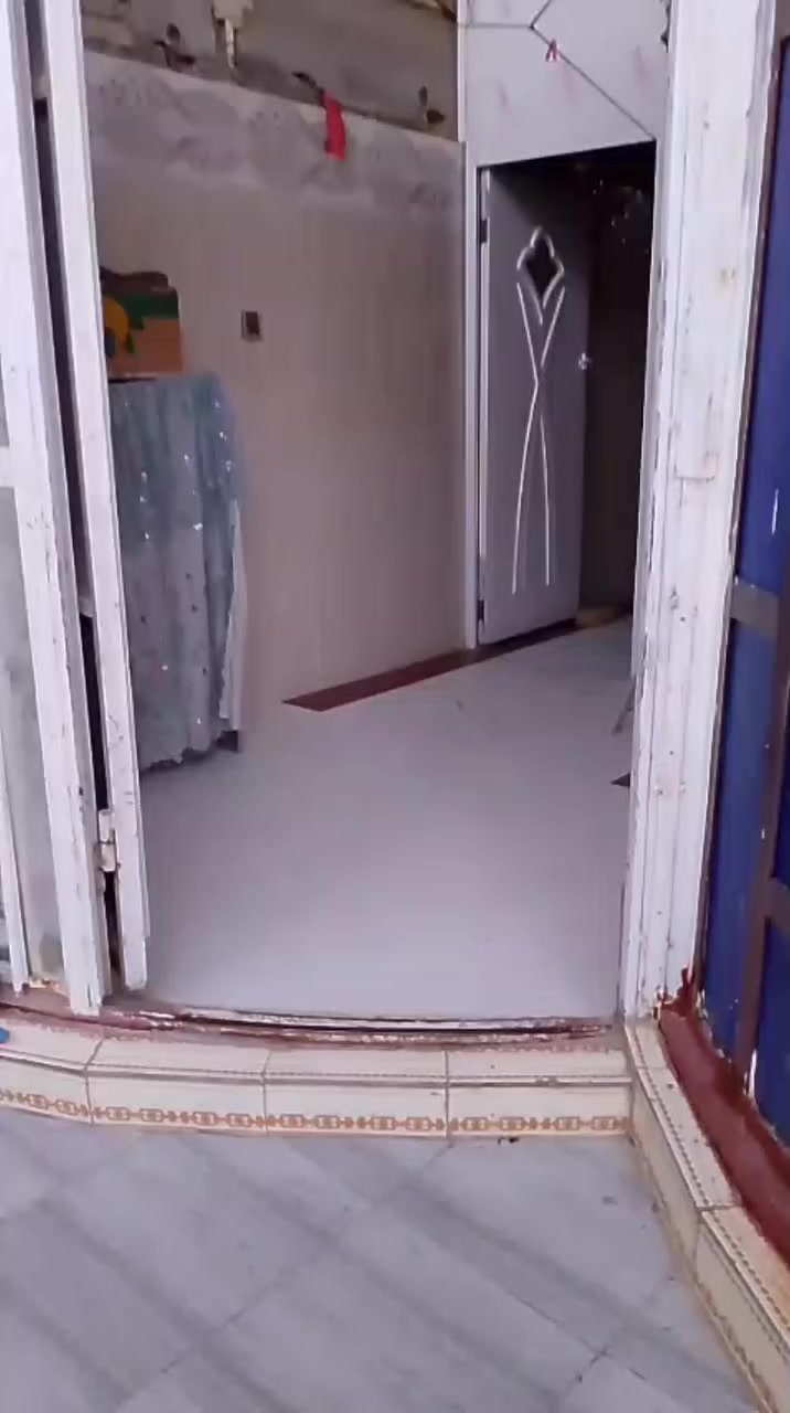 السلام عليكم
بيت للبيع المساحه 220 متر 
طابو زراعي طابقين الموقع ذي قار الرفاعي قريه شويلي بدايه شارع ثلاثين تبليط من جهة الشط
للأستفسار ***********
