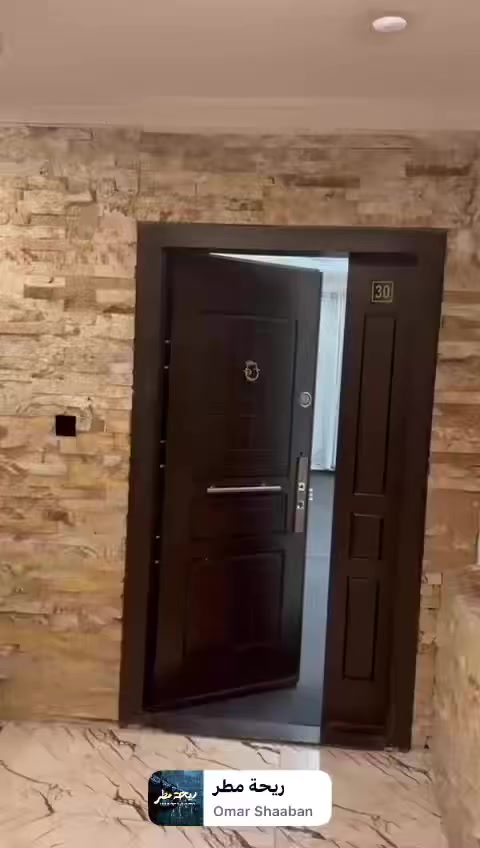 السلام عليكم من رخصت الادمن شقتين وحده ارضيه والثانيه بل خامس مصعد ٢٤ كراج سيارات الموقع الكراده عرصات التواصل على الرقم *********** بدون دلاليه
