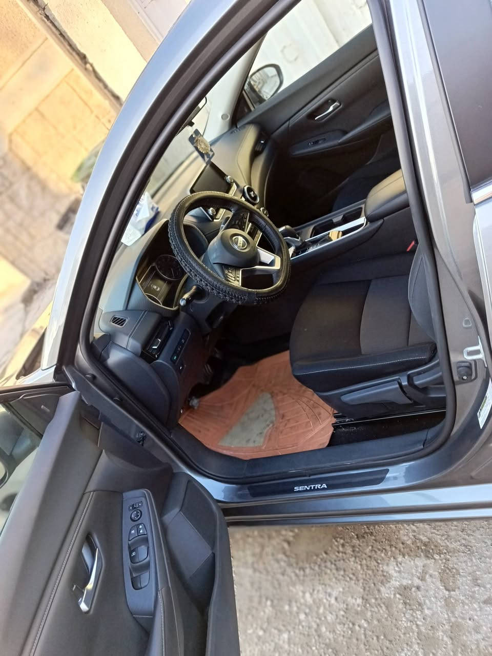 السلام عليكم 
نيسان سنترا موديل 23 امريكي 
دخول جديد وترقيم جديد رقم اربيل 
فئة SV مواصفات كامله ما عدا الفتحه فقط 
حادث قطعه وحده فقط تبديل وصبغ بدون دواخل شرط الفحص والسونار رقم الشاصي 3N1AB8CV4PY223536
ماشيه 21 ميل فقط 
المواصفات معروفه فول ما عدا الفتحه 
مكان السياره بغداد 
للاستفسار اكثر المراسلة على الرقم ***********

