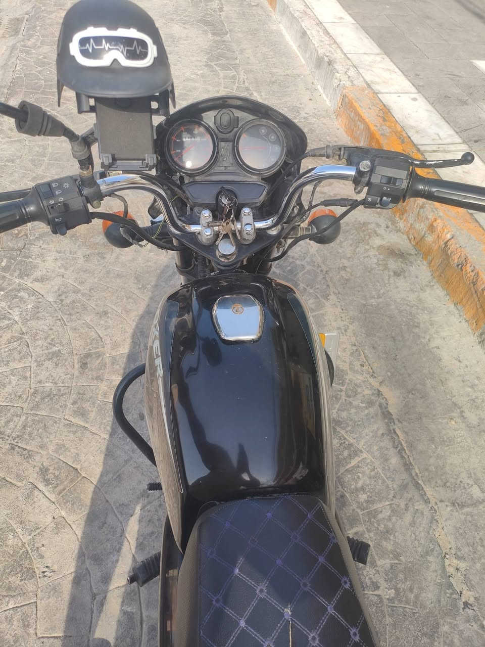 السلام عليكم بوكسر كلاسك موديل 2021 مرقم وسنويه بسمي المكان شطرة السعر1250 رقم ***********
