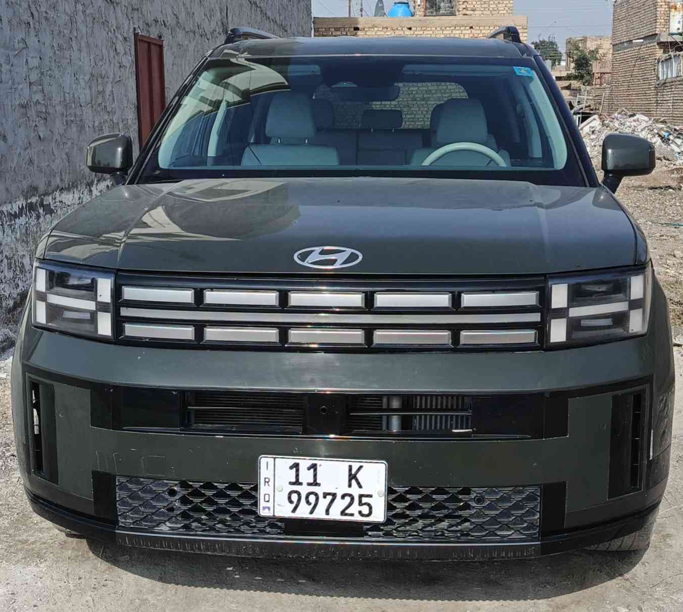 هيونداي سنتافيا SANTAFE 
سنة الصنع 2024   مواصفات
كامرتين  محيطيه
رادارات محيطيه امامي و خلفي و صفح 
عداد المسافه المقطوعه . 33 الف
اللون زيتوني 
داخل أوف وايت
حجم محرك 2.5 تيربو 
كير بوكس اوتوماك 6سرعات
دخول ذكي ( بصمة ) وتشغيل عن بعد 
فول تحكم ستيرن 
شاشة apple carplay and android auto 
كاميرا خلفية دوارة
حساس امامي6 وخلفي 6
 شاشة كبيرة متصلة ( GPS )
7 مقاعد
صندوق كهرباء
كراسي كهرباء 
تدفئه و تبريد مقاعد أماميه
دفئه المقاعد الخلفيه
تدفئه سيترن
شاحن لاسلكي عدد 2 
مانع انزلاق 
4 وضعيات قيادة 
مساعد نزول المنحدرات 
3 قطع تبريد 
زر تشغيل واطفاء الحساسات 
اوتو هولد AUTO HOLD 
شحن لاسلكي
هاند بريك كهرباء 

حادثها موضح بالصورة فقط بنيد صبغ
وجنطه مبدله
رقم بغداد بسمي مشروع وطني
مكان السيارة بغداد سبع البور
السعر 220
*********** بغداد, العراق
