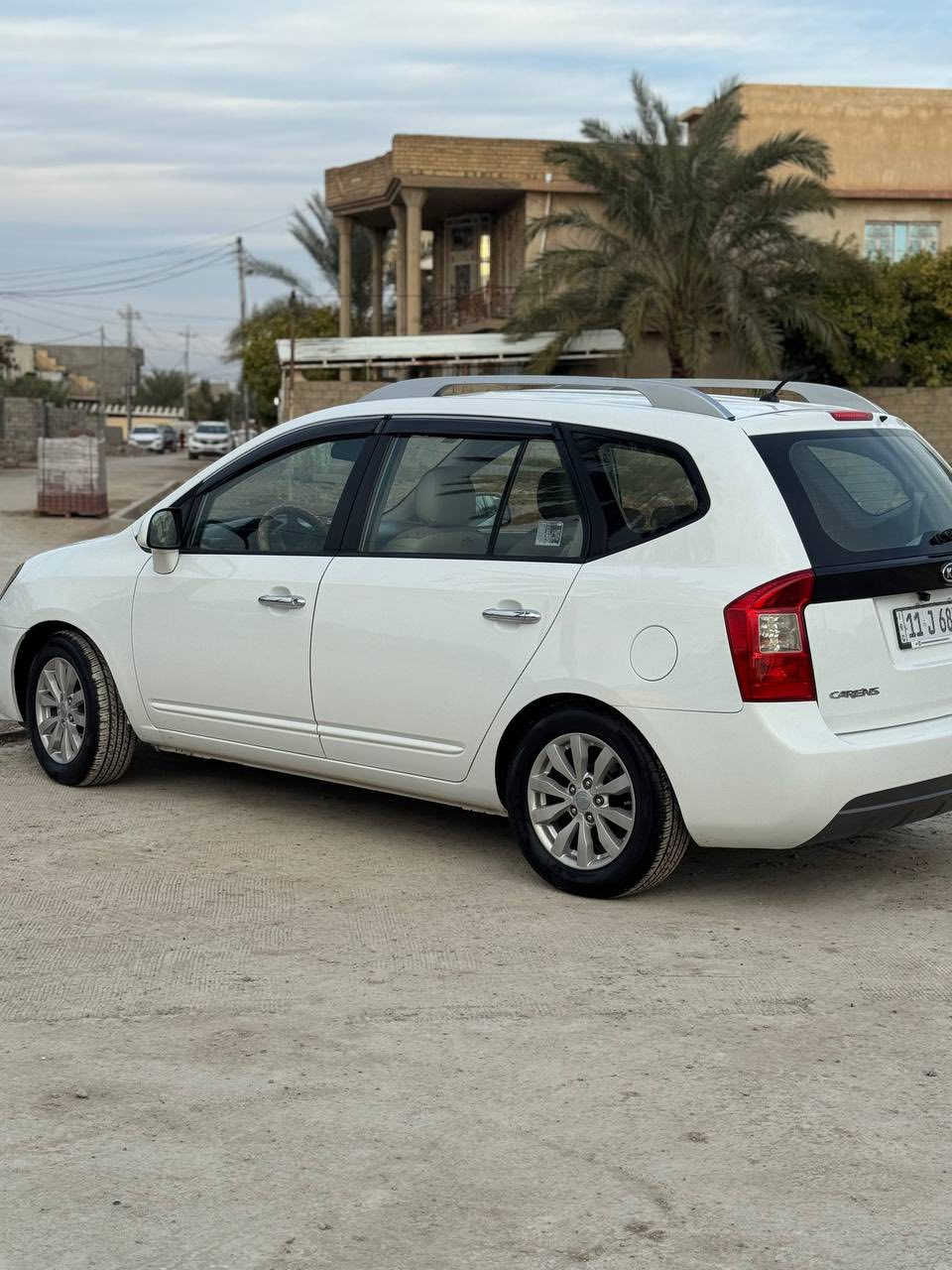 كيا كارنز 12 بغداد الدولي باسمي 
السياره جديده كير ومكينه خير من الله تدفئه وتبريد تخم تاير جديد السياره حلوه وبيها قطعتين صبغ موضح بلفيديو مكان السياره ديالى الخالص السعر 125 للاستفسار. ***********
