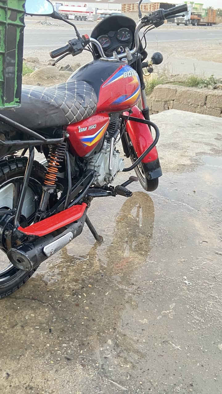 السلام عليكم دراجه بوكسر موديل 20 دراجه يراد شغلات بسيطة  دراجه اوراق موجوده مكاني بغداد حسينيه مال راجديه هاذه رقمي👈*********** بي وتساب
