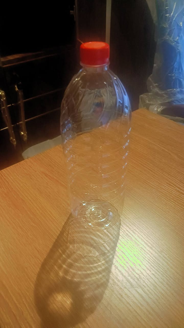 السلام عليكم
يتوفر لدينا دبه 2ونص زاهي 
بطل لتر ونص مثلث 
لتر ونص.دائري
جلكان جميع الأحجام 
البيع كميات فقط ***********
