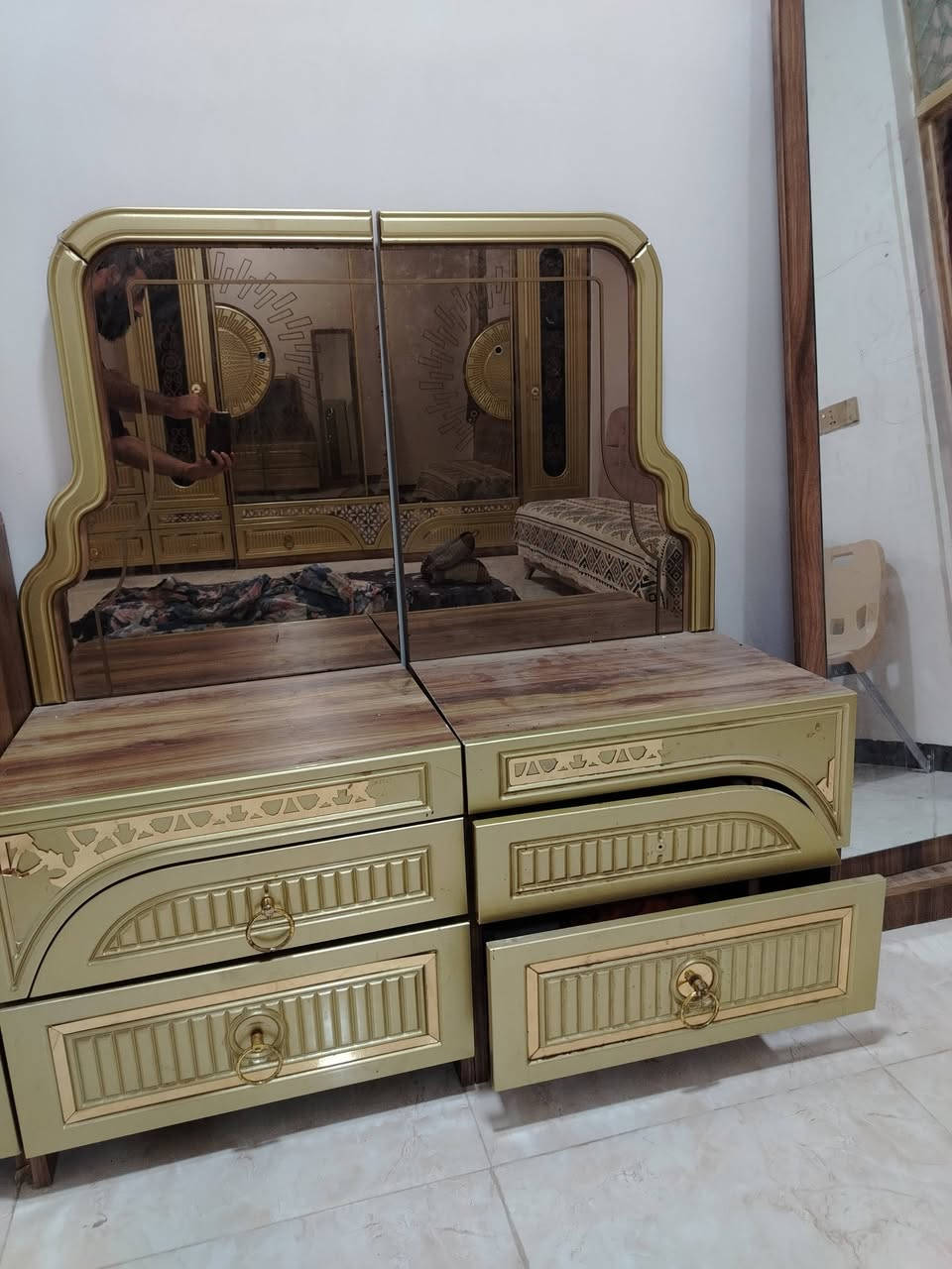 السلام عليكم أحبتي
غرفه تركيه أصلي درجه اولى شرط مستخدمه ٦ قطع
قيم واخذه بضمير
***********
