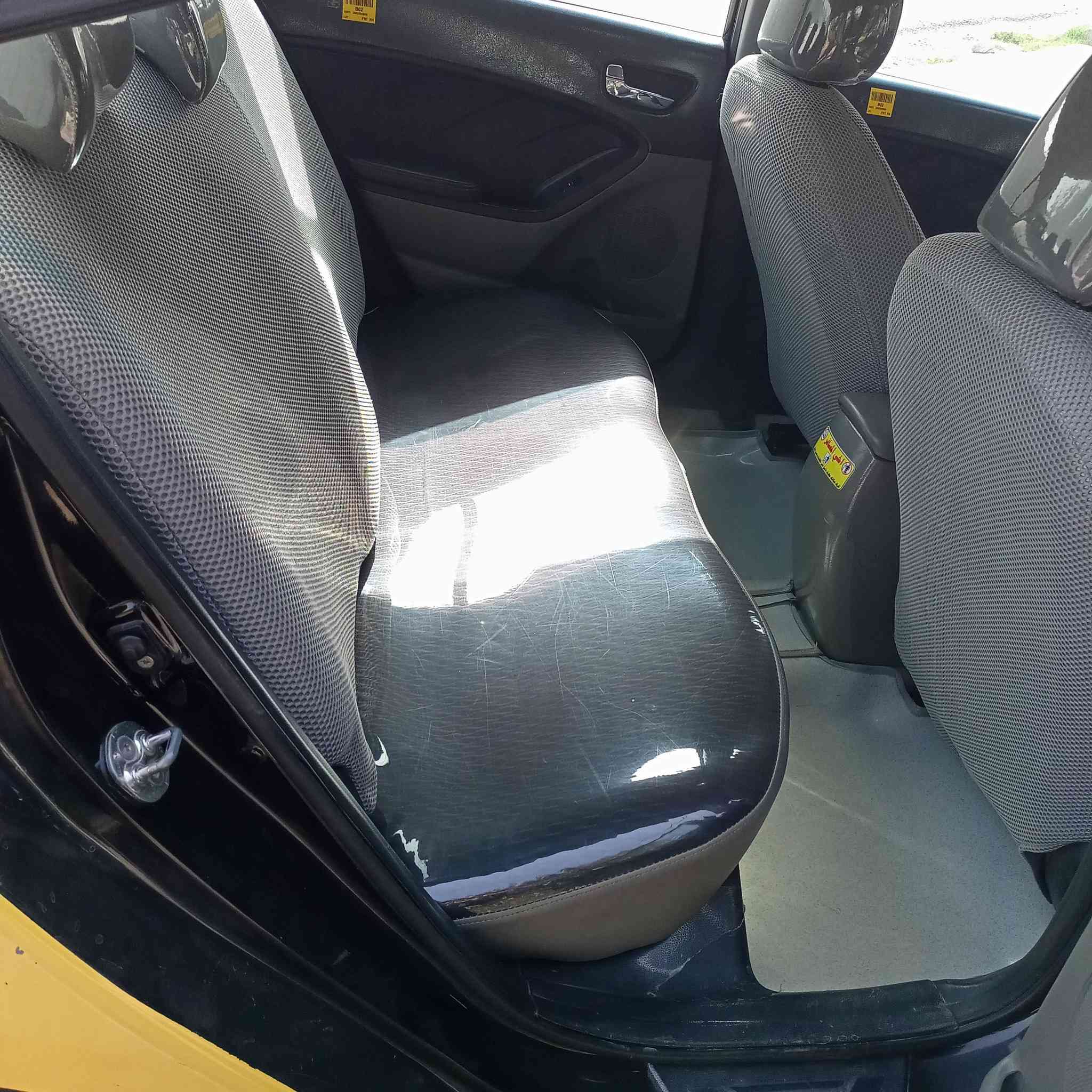 سلام عليكم
كيه فورتي موديل 15 
رقم بغداد بسمي وارد امريكا حادث بنيد مبدل بدون دواخل بدون ايرباك ماشيه 230 كير ومكينه وصدر وتخم تاير خير من لله مكان السياره بغداد المكاسب 
التواصل ***********
السعر 110وبيه مجال للشراي
