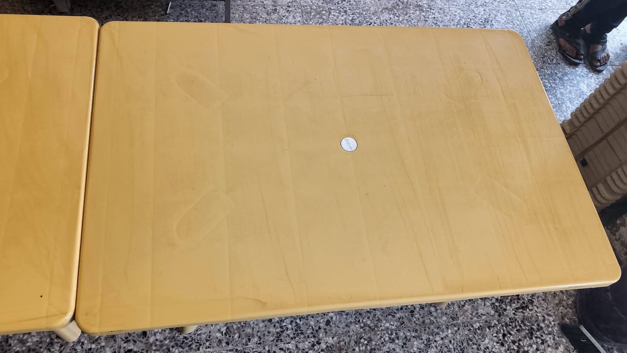 السلام عليكم ورحمة الله وبركاته ميز طعام مآل مطاعم مستعمل قليل السعر ١٥ آلف الواحد ( متاح) العدد ٨ المكان النجف مناذره رقم الجوال ***********
