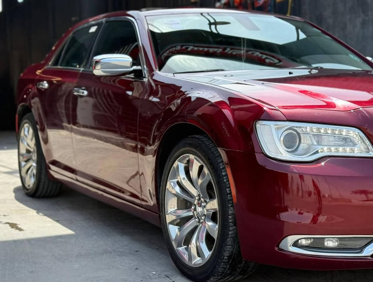 اوباما كرايسلر C300 موديل 2018 
وارد كندي 🇨🇦 كفاله عامة داخله كلين
فول مواصفات 
بنوراما
كشنات تدفئة تبريد 4 كشنات تدفئة
وضع الترحيب 
مري قلاب اثناء الرجوع 
كشنات تحكم كهربائي
داخل جلد اسود 
ويل اصل كروم نفخ مكسيكي حجم 20
كامرة دوارة شاشة كبيره
السياره ما بيها نقص برغي ادامة كامله
تخم تاير جديد صدر جديد 100‎%‎
ونظافة الداخل 100‎%‎
كير مكينة وضع الشركة وماكو ايشي بيها عطلان
السونار وتقرير امريكا داخل المنشور 
رقم اربيل تحويل مباشر 
السعر 245 بيها مجال شي بسيط
العنوان /بابل -جبلة
للاستفسار الاتصال
***********
***********
