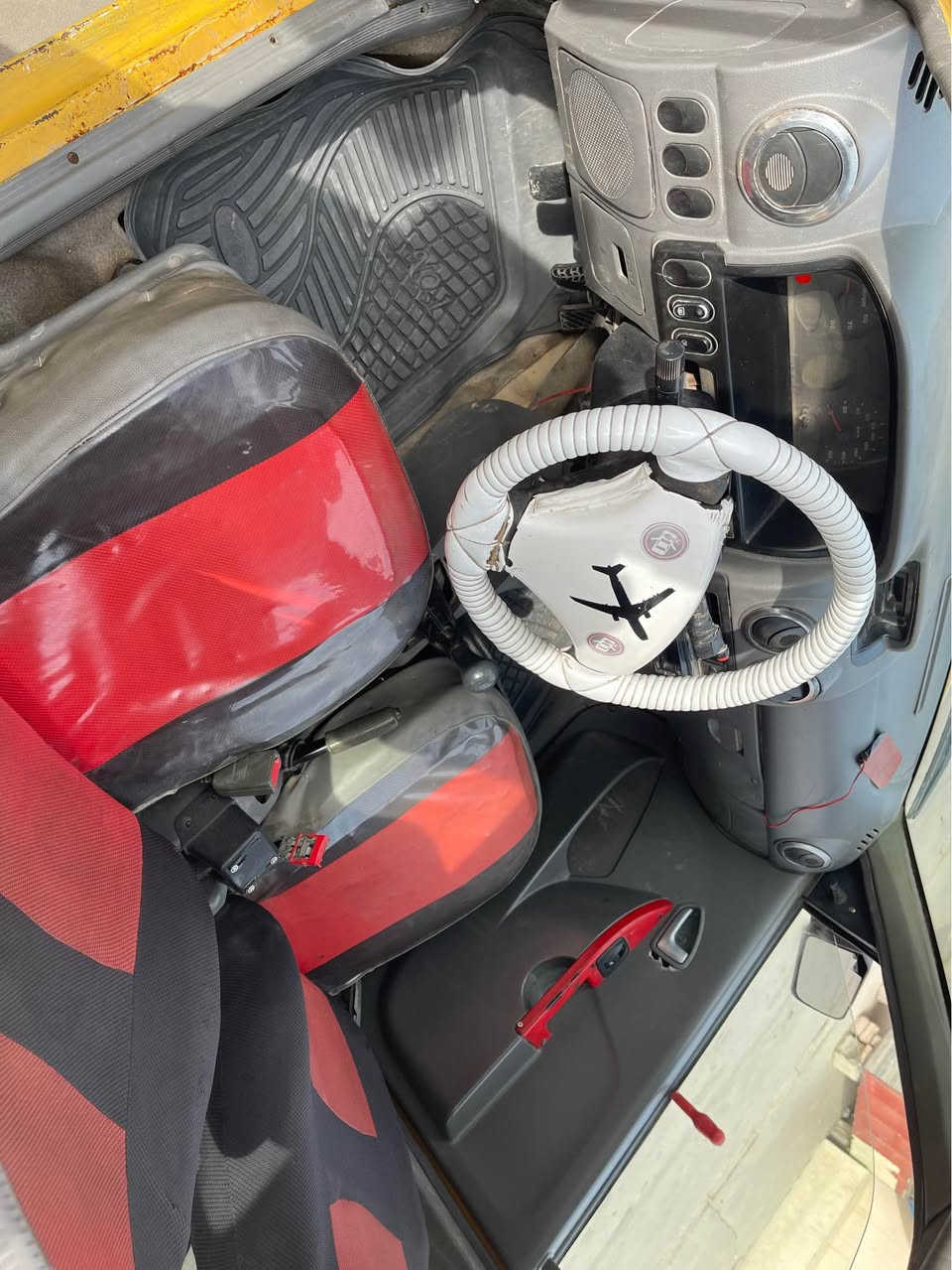 سايب  2012 دشبول نفخ الي مرغوب 
كير محرك شرط
صدر امامي خلفي جديد 
ما بيه ضرب ولا معجون شرط
دفتر بانزين بيه 
سنويه جديد مشروع طني لحد 2029 جديد
نقاب صفر 
كهربيات كامل شغال 
تدفئ شغال 
بيه نوقص خفيف خابر افهمك 
***********
مكاني كركوك كركوك, العراق
