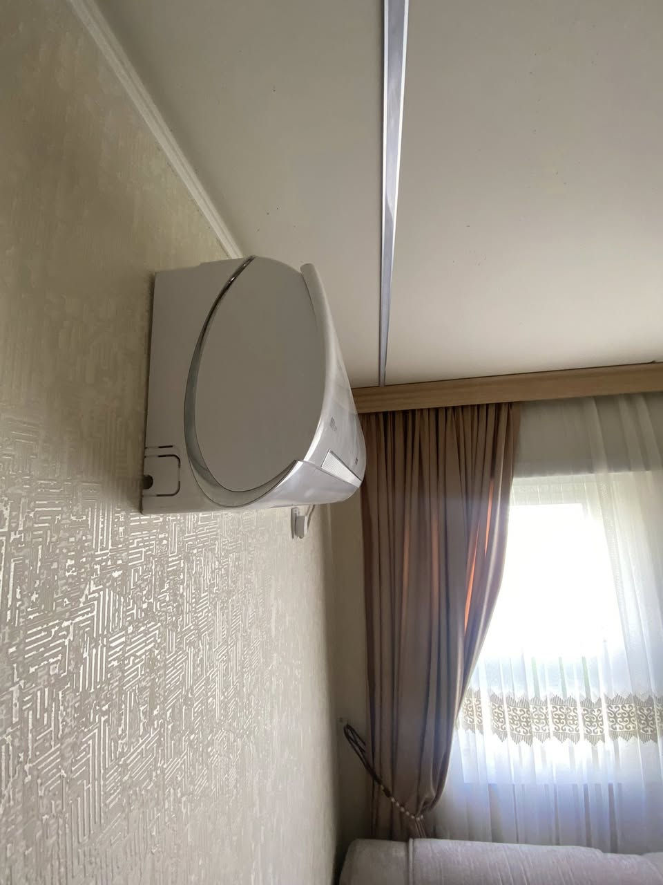 سبلت تيسوت انفيرتر طن ونص للبيع السعر 400 الف وبي مجال للشراي مشتغل اشهر سبلت جديد عالفحص تدفأه وتبريد العنوان من داخل بسمايه 
***********
