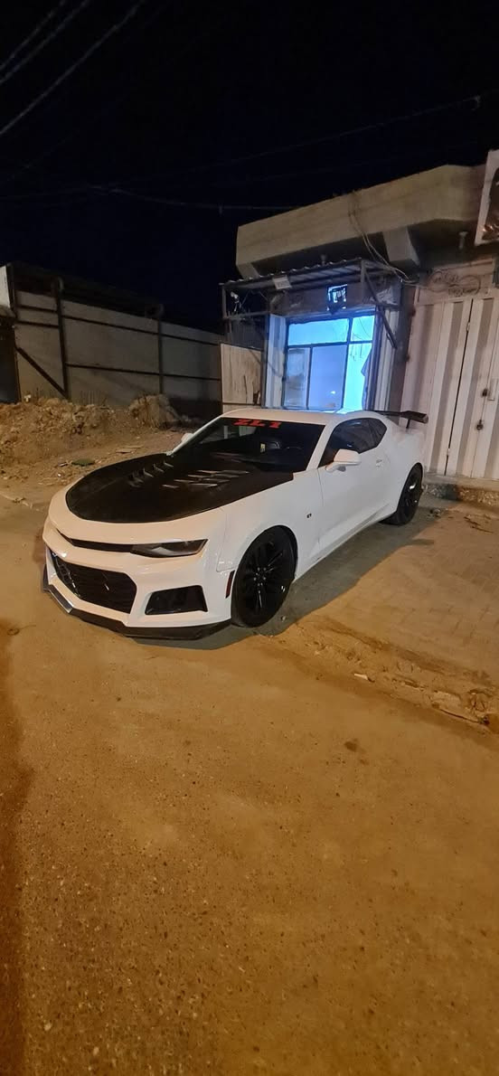 السلام عليكم
كمارو 2016 رقم بغداد بسمي 
السياره فول مواصفات 
داخل 24 لون 
تدفئة تبريد كشنات 
هيتر ستيرن 
عينة دجتال 3 وضعيات 
3 وضعيات قياده 
شاحن لاسلكي 
دوسات ضوئية
داتا شو 
خزن وضعيات كشن السائق 
شاشة جبيره 
 سلايت فتحه
وبقية المواصفات المعروفه بصمه 
وكشنات كهرباء وحساسات 
وكامره الى الخ....
سياره مابيها كل نقص محرك وكير ع وضع الشركة السياره ماشيه 103 الف كيلو يعني 62 ميل 
حادث السياره جاملخ امامي فقط وبالعراق صار بيها جاملغات خلفيه ( اني ابيع عام ) صور الحادث موجوده بالمنشور
 
سعر 115 قفل قفل ماكو هيج مواصفات بهيج سعر 
مكاني سماوه ***********
